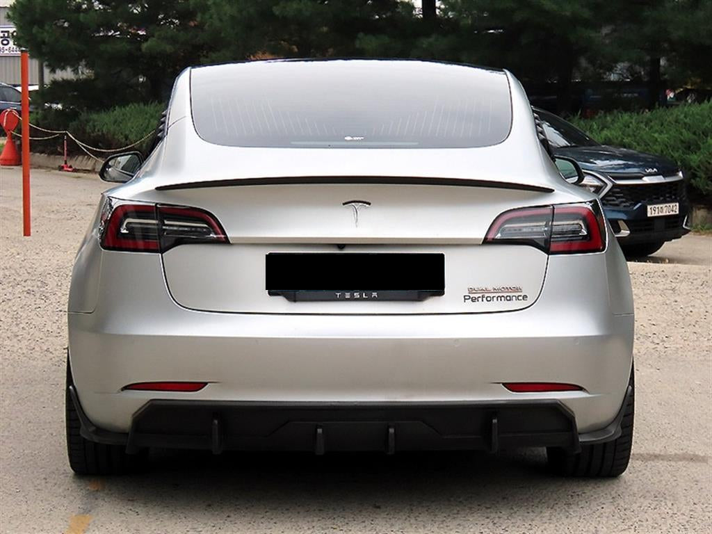Tesla Model 3 — photo 04