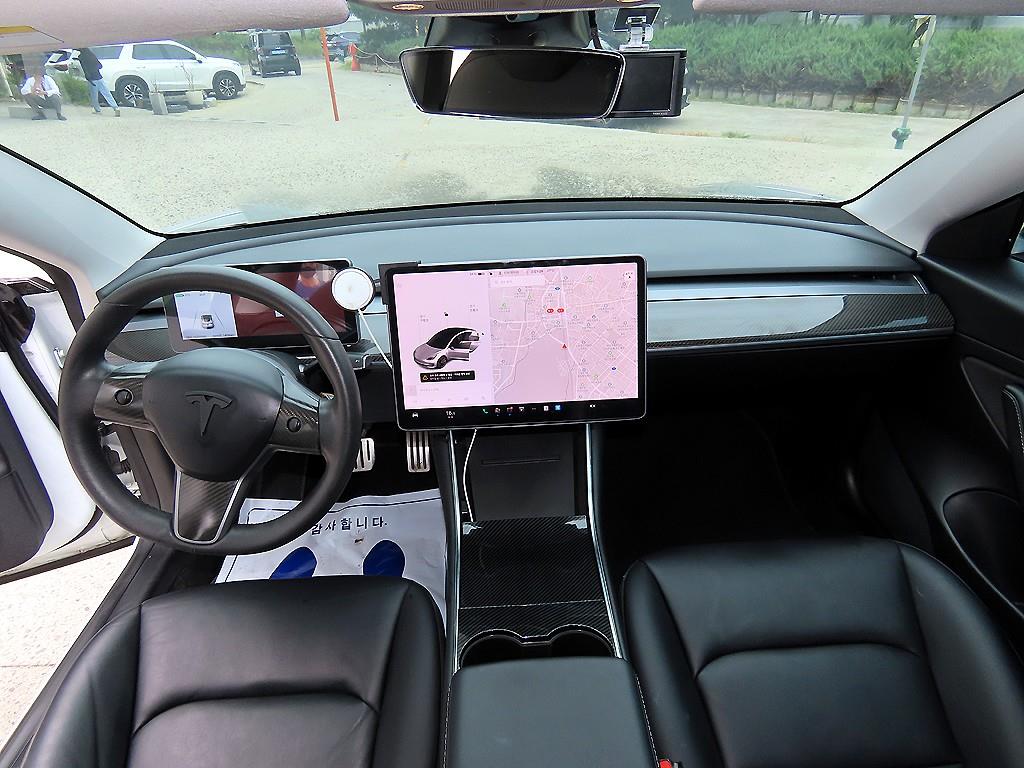 Tesla Model 3 — photo 07