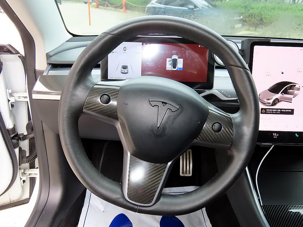 Tesla Model 3 — photo 08