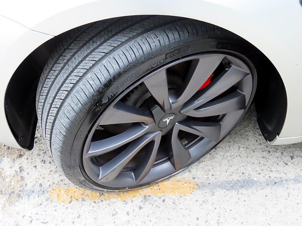 Tesla Model 3 — photo 20