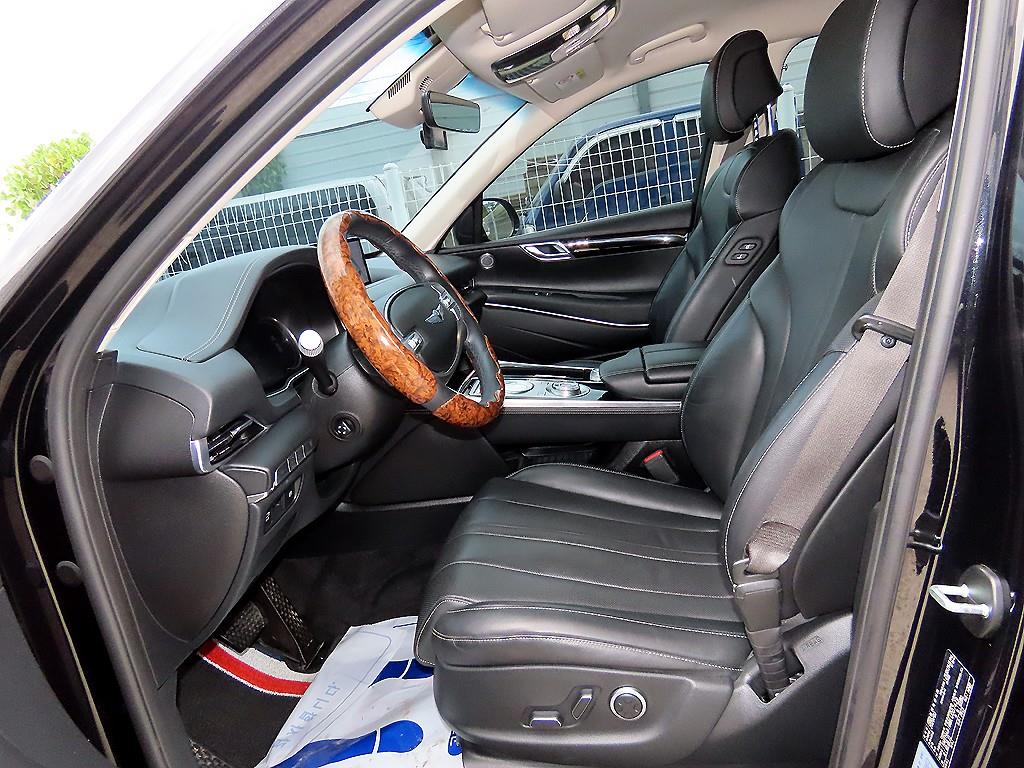 Genesis GV80 — photo 05