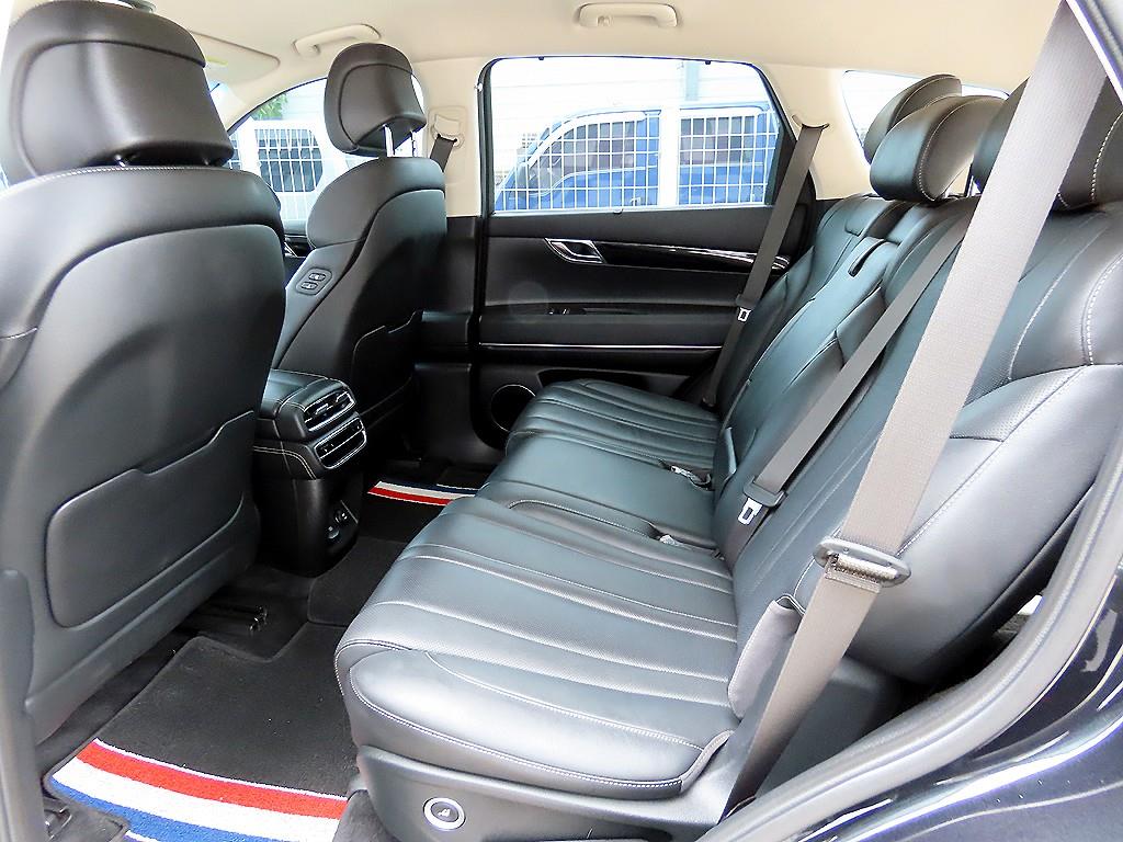 Genesis GV80 — photo 06