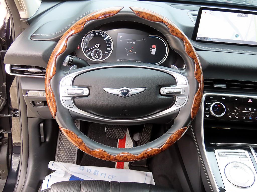 Genesis GV80 — photo 08