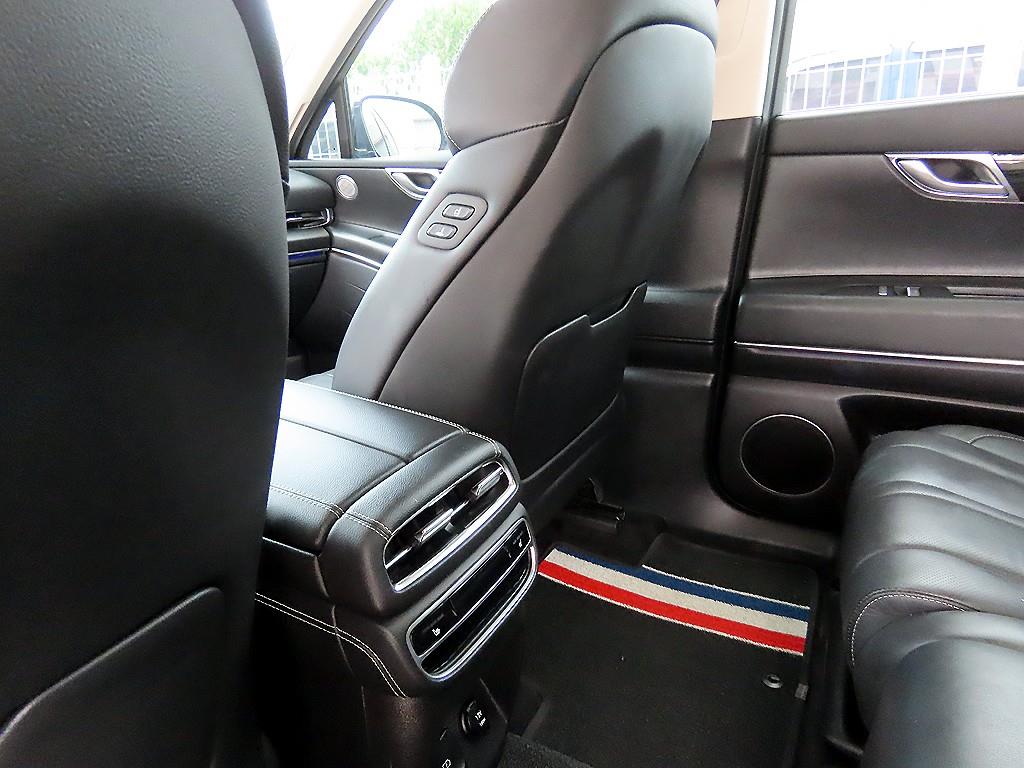 Genesis GV80 — photo 16