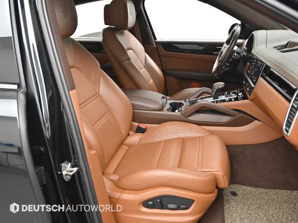 Porsche Cayenne — photo 10
