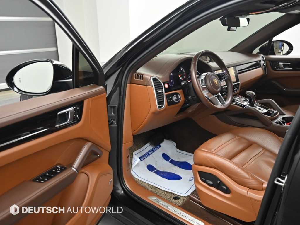 Porsche Cayenne — photo 11