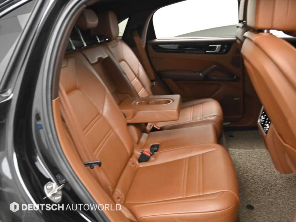 Porsche Cayenne — photo 12