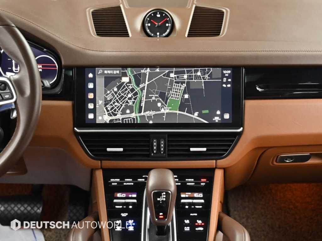 Porsche Cayenne — photo 14