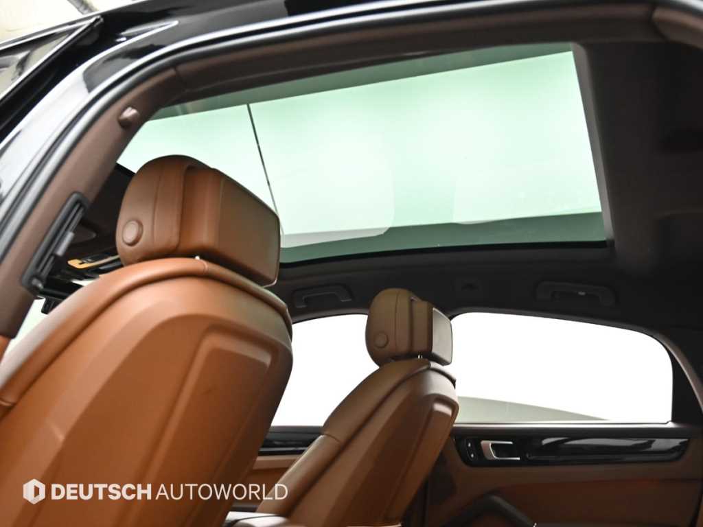 Porsche Cayenne — photo 18