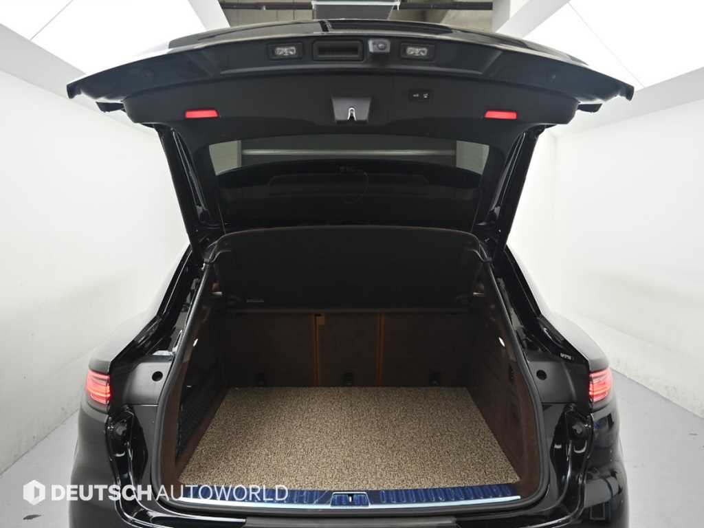 Porsche Cayenne — photo 19