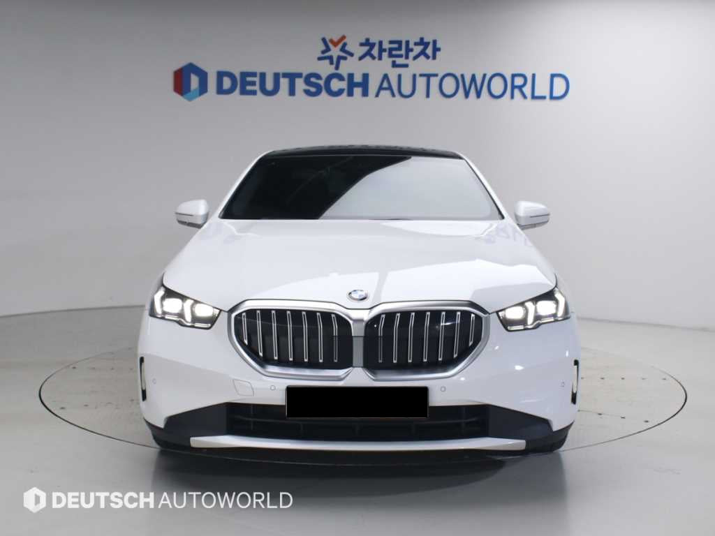 BMW 5-Series — photo 03