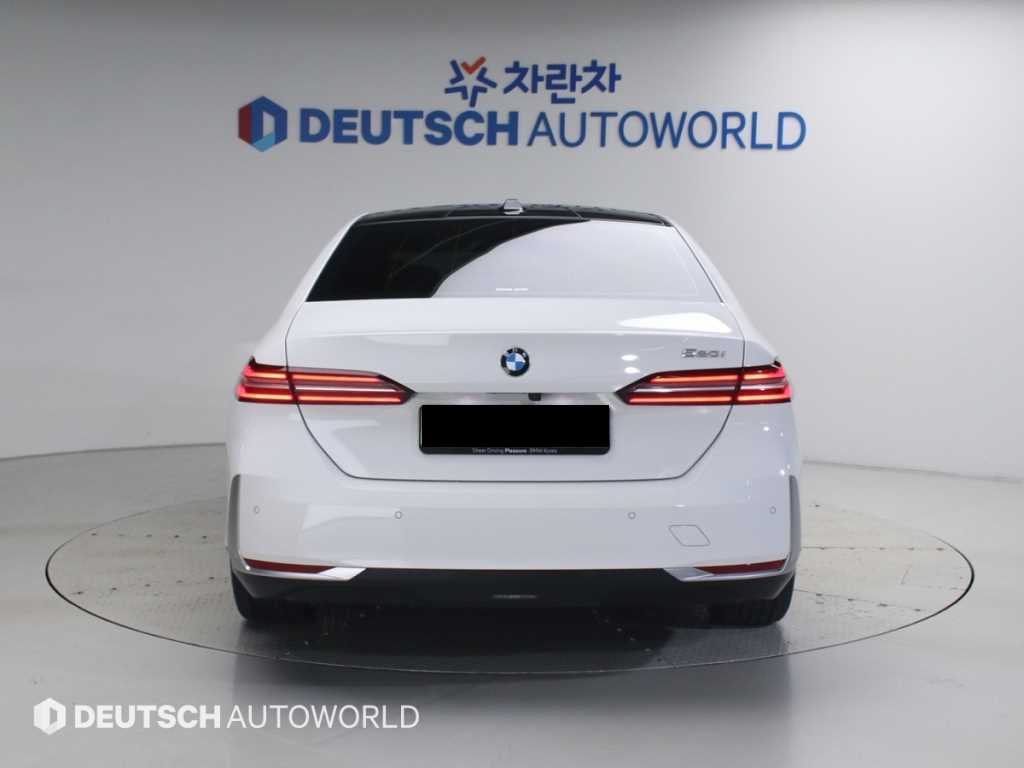 BMW 5-Series — photo 04
