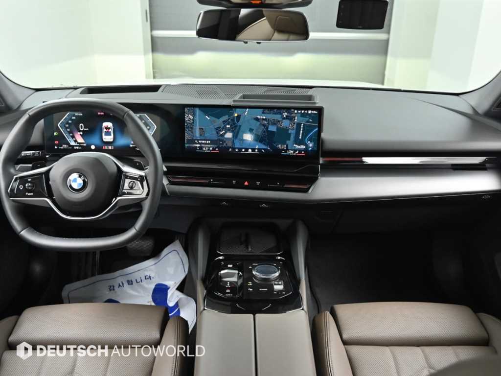 BMW 5-Series — photo 07