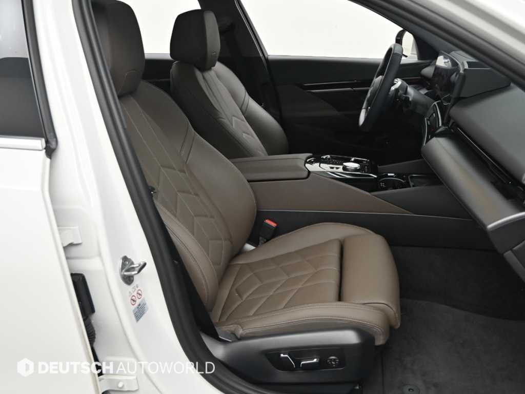 BMW 5-Series — photo 10