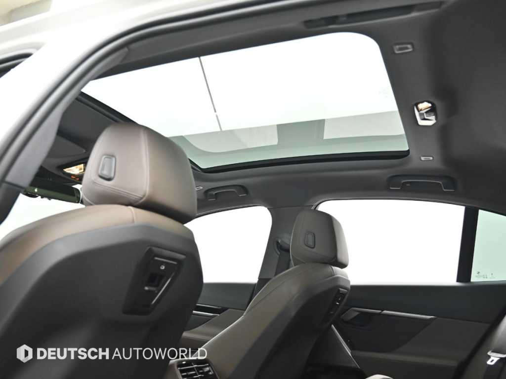 BMW 5-Series — photo 18