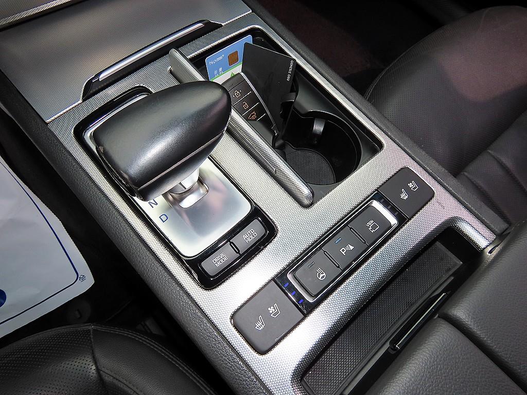 Genesis G80 — photo 10