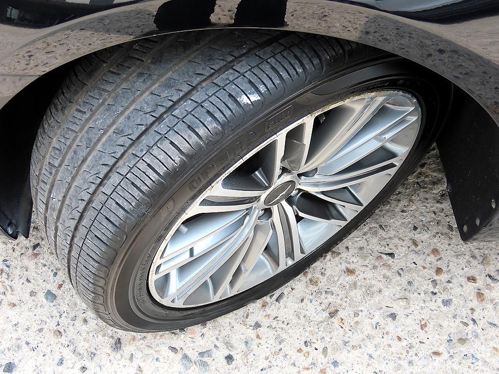 Genesis G80 — photo 20