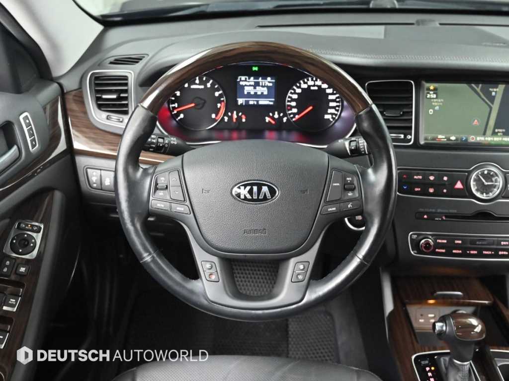 Kia K7 — photo 13