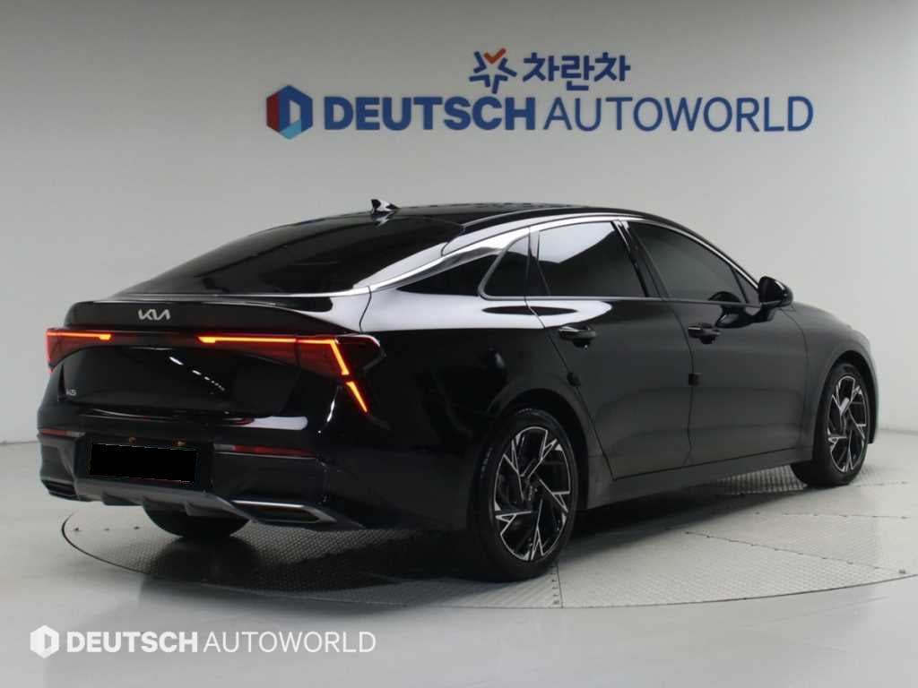 Kia K5 — photo 02