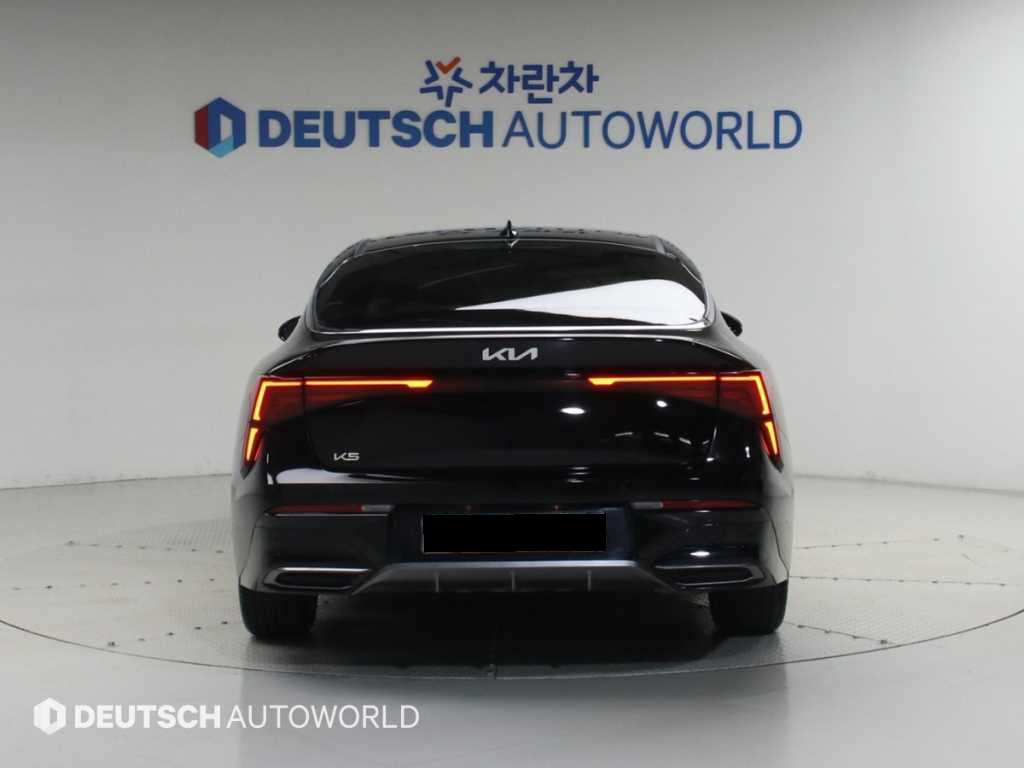 Kia K5 — photo 04