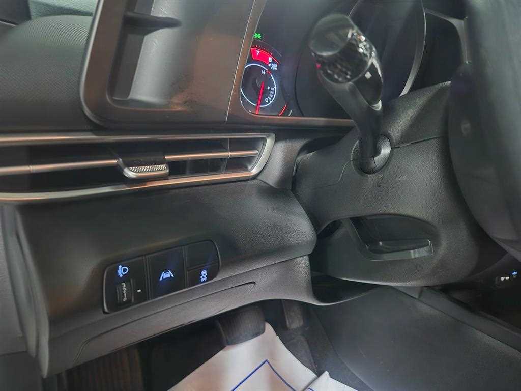 Hyundai Avante — photo 13