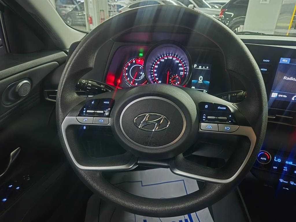 Hyundai Avante — photo 14