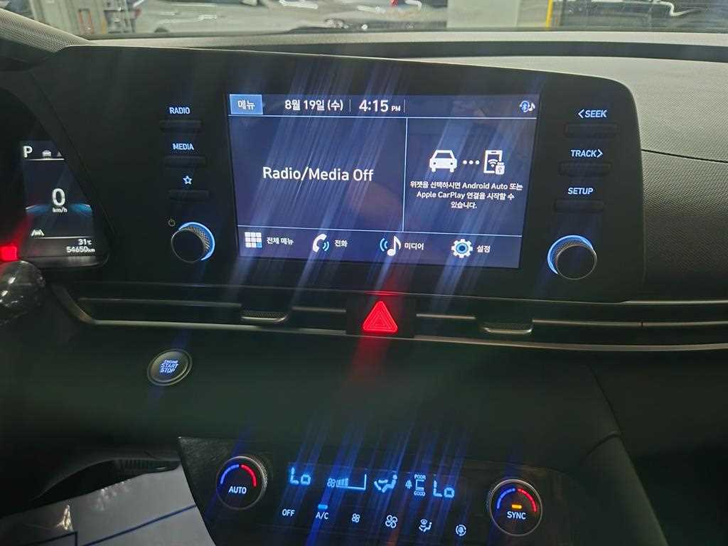 Hyundai Avante — photo 16
