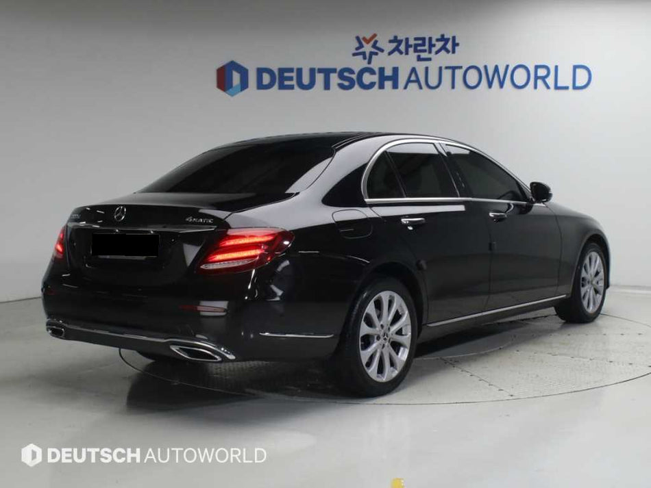 Mercedes-Benz E-Class — photo 02
