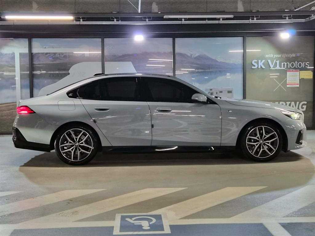 BMW 5-Series — photo 03