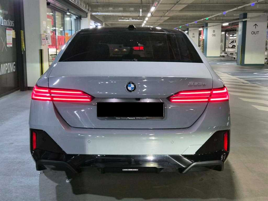 BMW 5-Series — photo 05