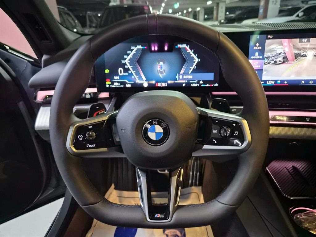BMW 5-Series — photo 08
