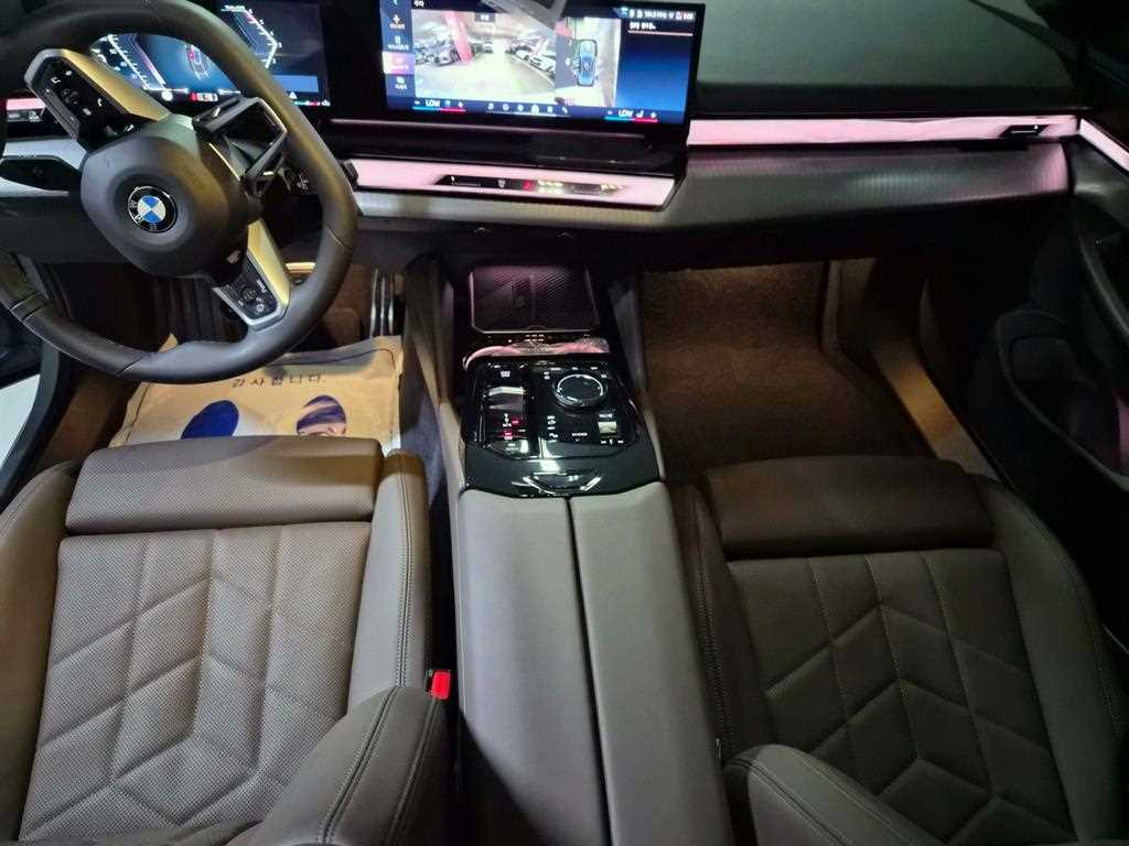 BMW 5-Series — photo 10