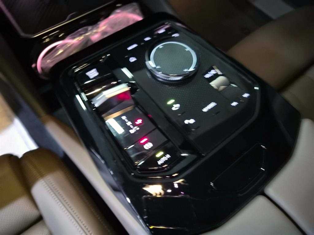 BMW 5-Series — photo 11