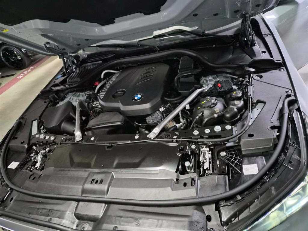 BMW 5-Series — photo 19