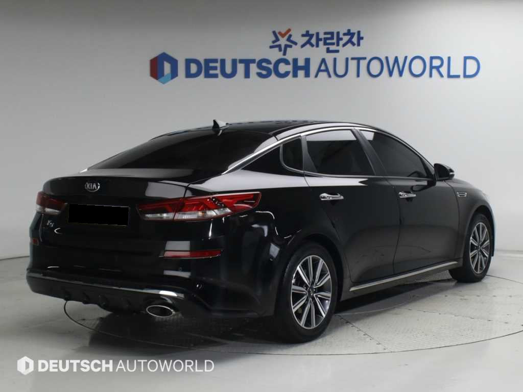 Kia K5 — photo 02