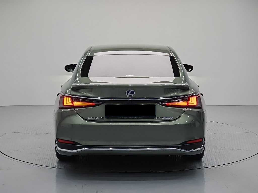 Lexus ES — photo 03
