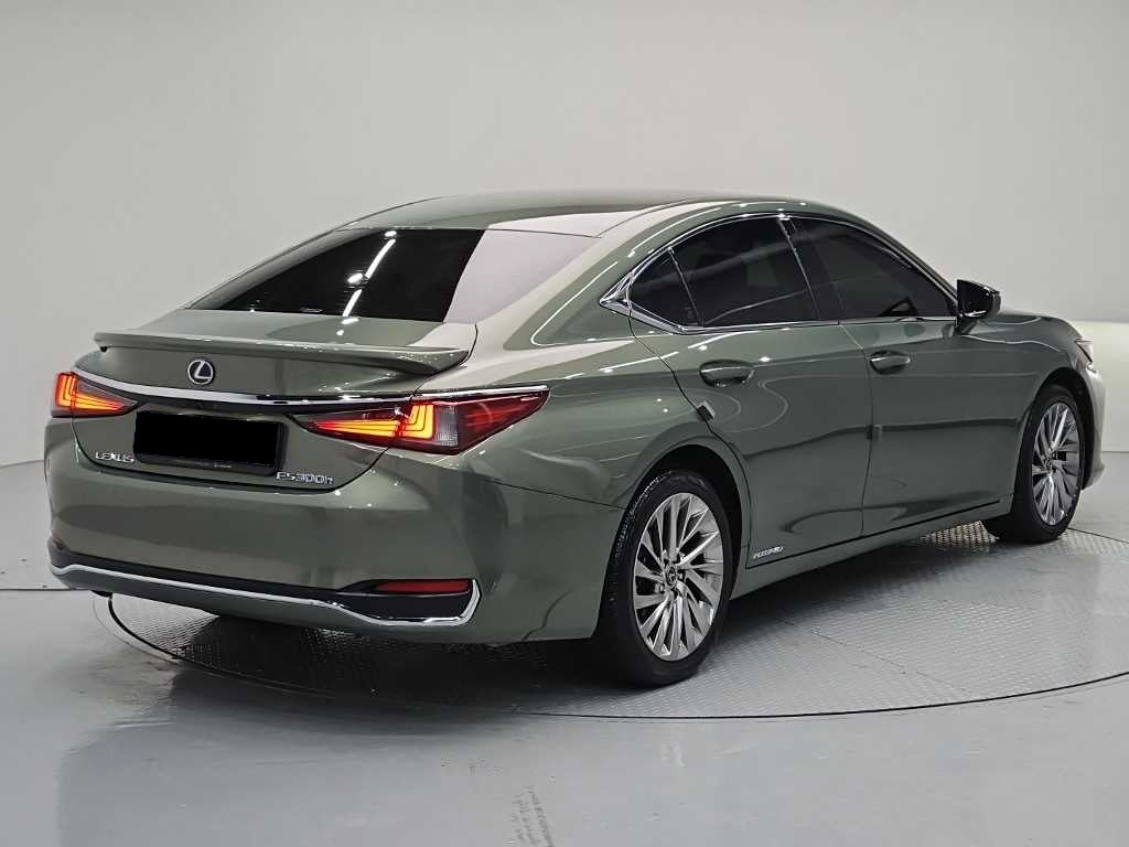 Lexus ES — photo 04