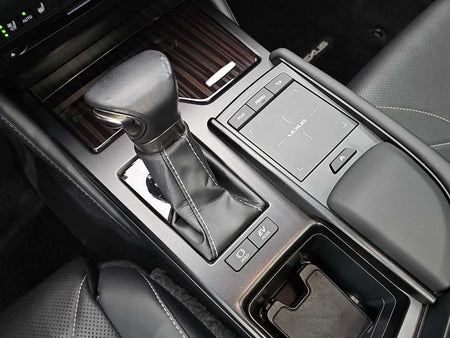 Lexus ES — photo 08