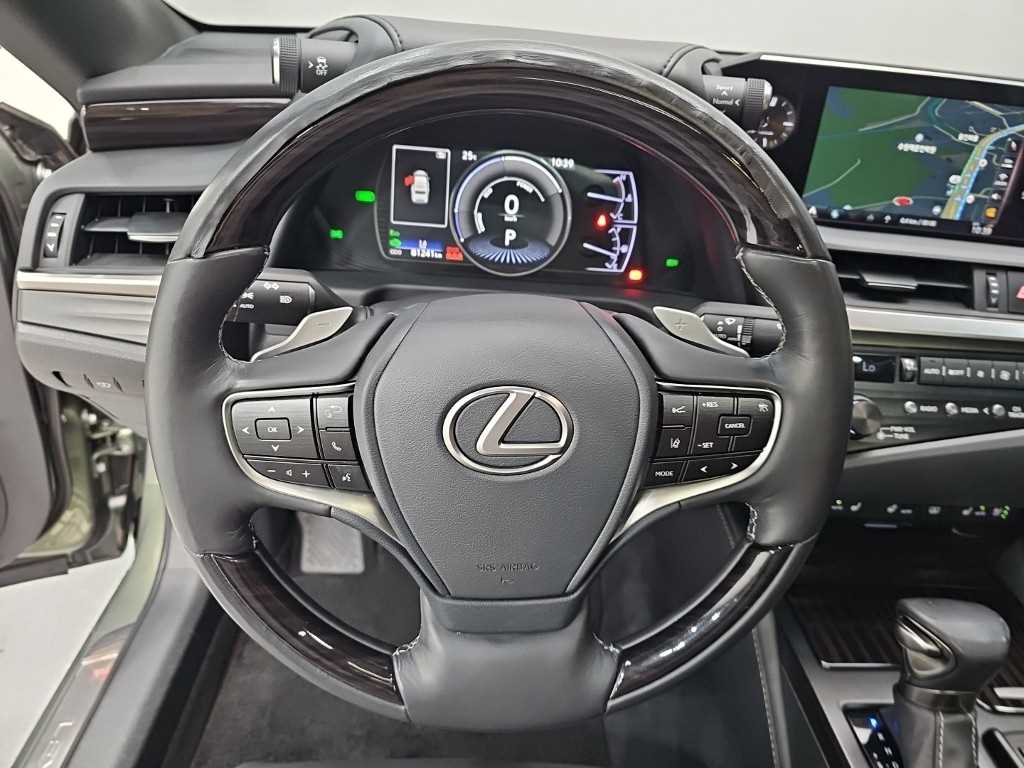 Lexus ES — photo 09
