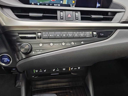 Lexus ES — photo 10