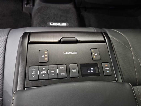 Lexus ES — photo 13