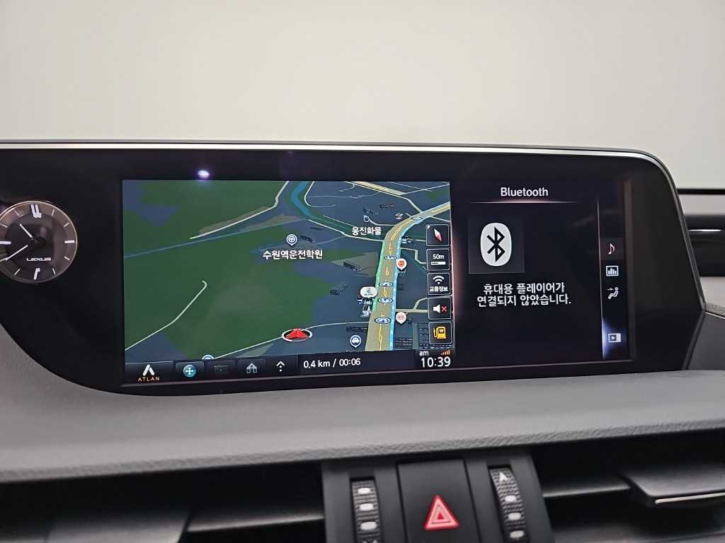 Lexus ES — photo 15
