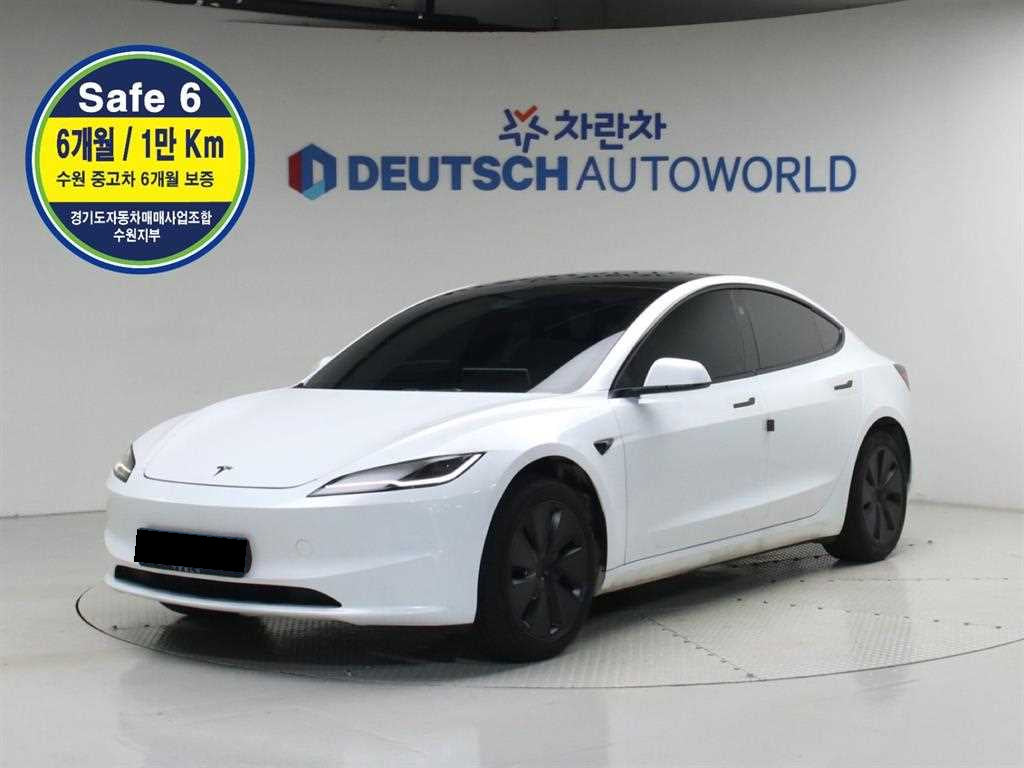 Tesla Model 3 — photo 01