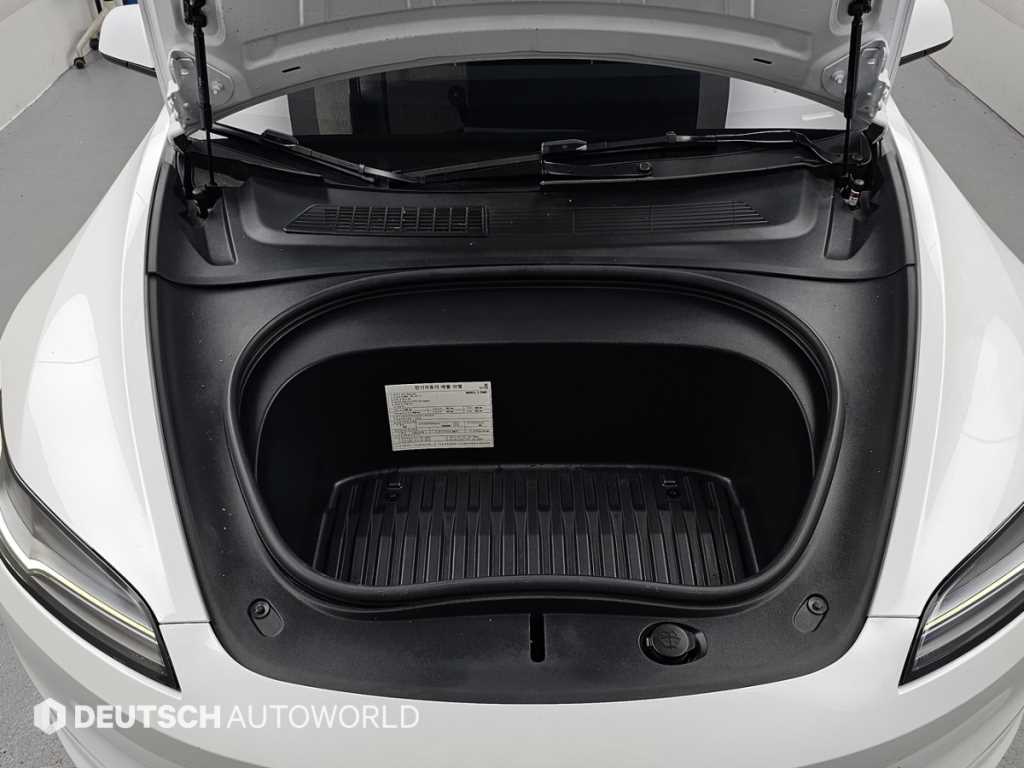 Tesla Model 3 — photo 06