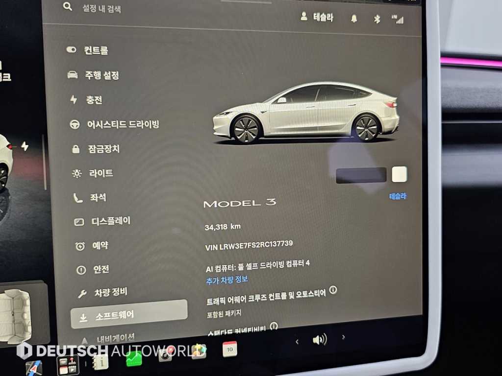 Tesla Model 3 — photo 08