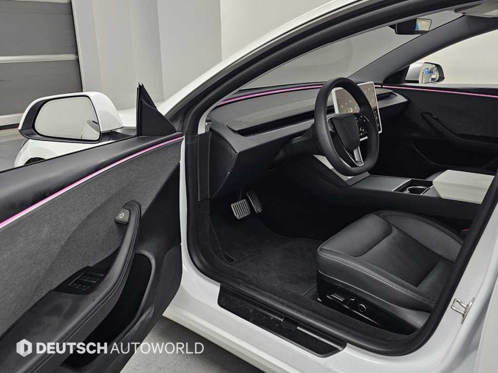 Tesla Model 3 — photo 11