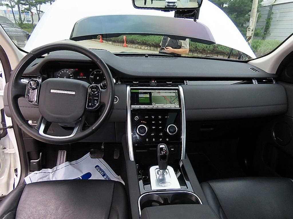 Land Rover Discovery Sport — photo 07