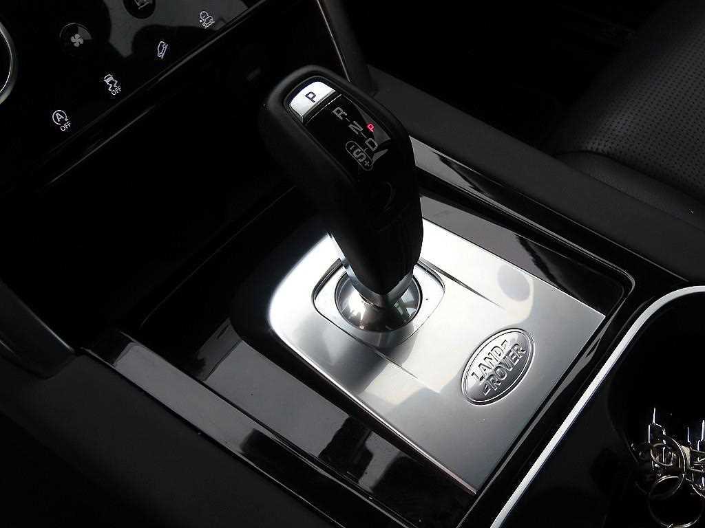 Land Rover Discovery Sport — photo 11