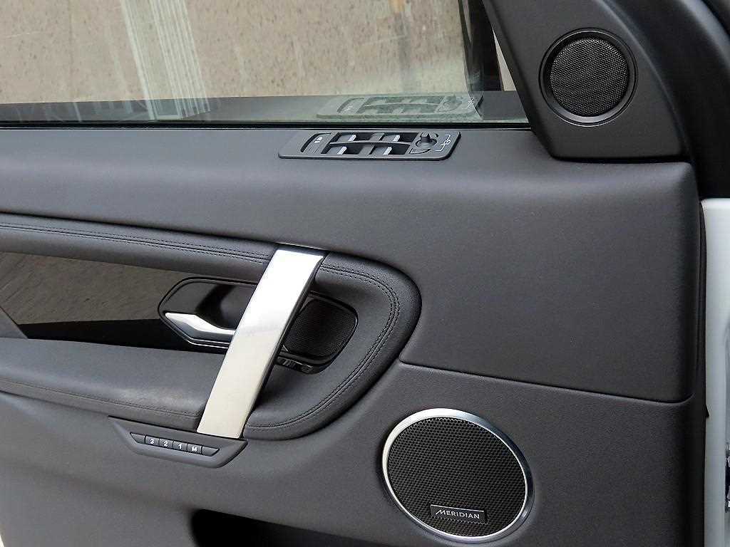 Land Rover Discovery Sport — photo 12