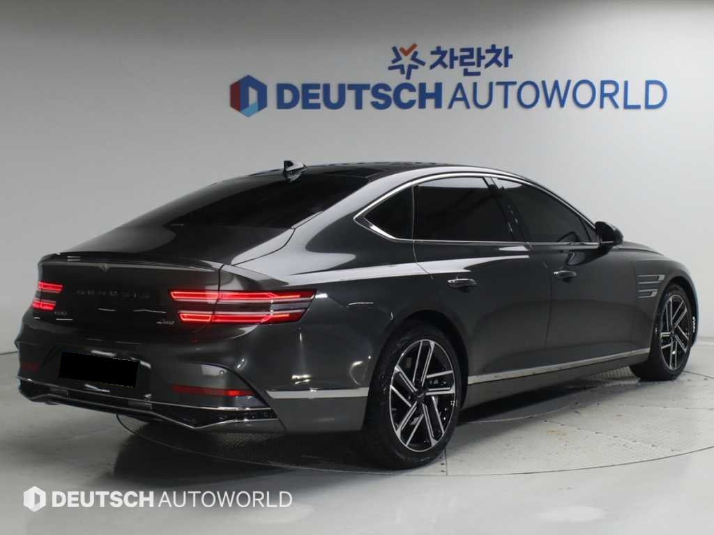 Genesis G80 — photo 02
